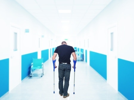 פגיעה עצבית לאחר ניתוח: מהו סכום הפיצוי לגבר שנפגע ברגלו בעקבות רשלנות רפואית?